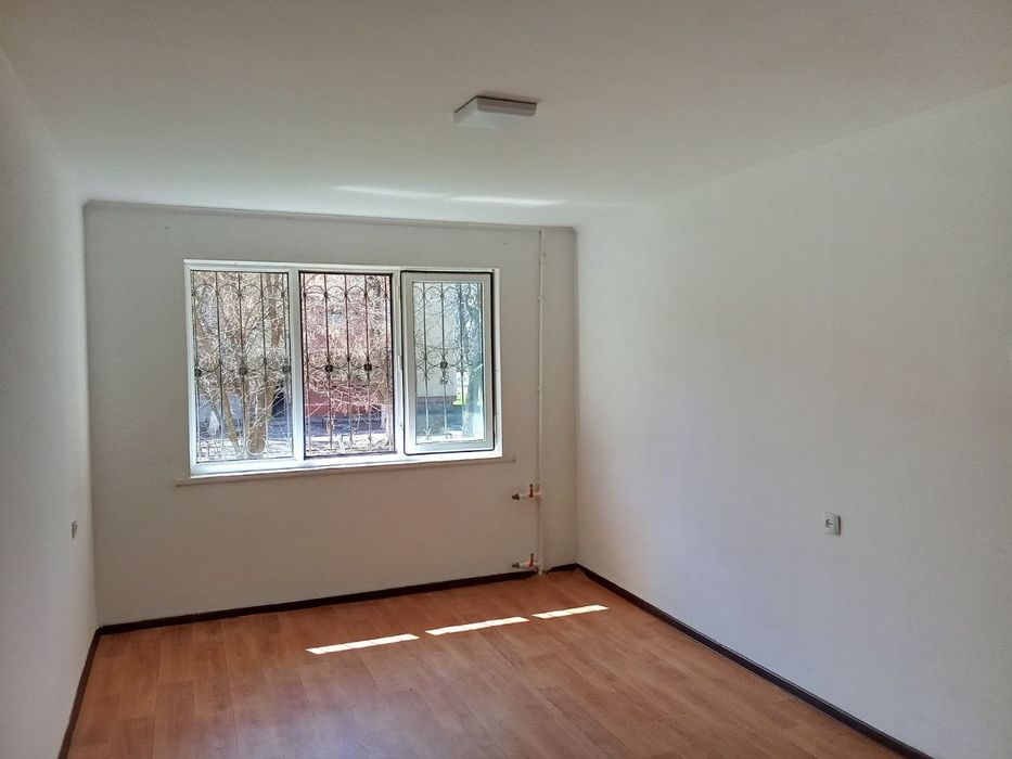 Чирчик шахар 
Октябр
#1-хона 4-этаж 
Квартира сирочни сотилади
Нарх