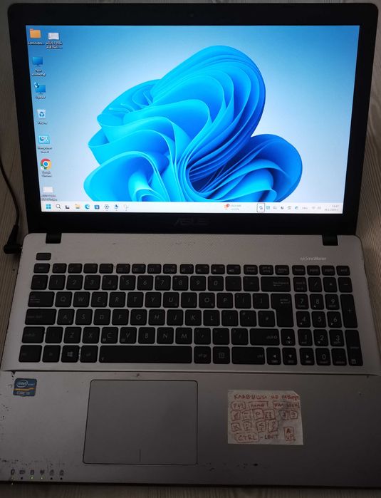 15.6" Лаптоп ASUS X550CA 4GB RAM 500GB HDD с проблем клавиатура и бат.