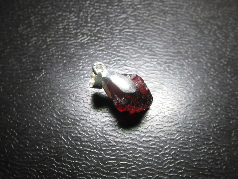 Висулки съсТурмалин,Кехлибар,Аквамарин,Кианит,Гранат,Морган и др