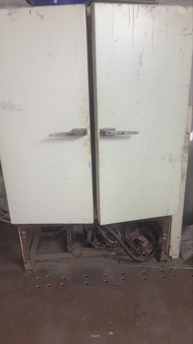 Холодильник большой