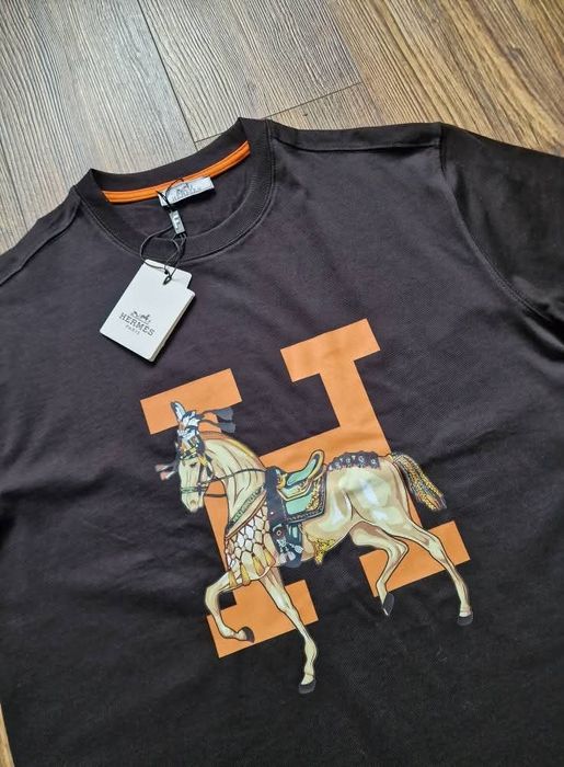 Страхотна мъжка тениска размер S и XL