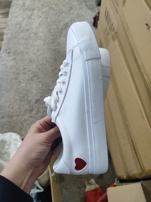 Распродажа кроссовки новые