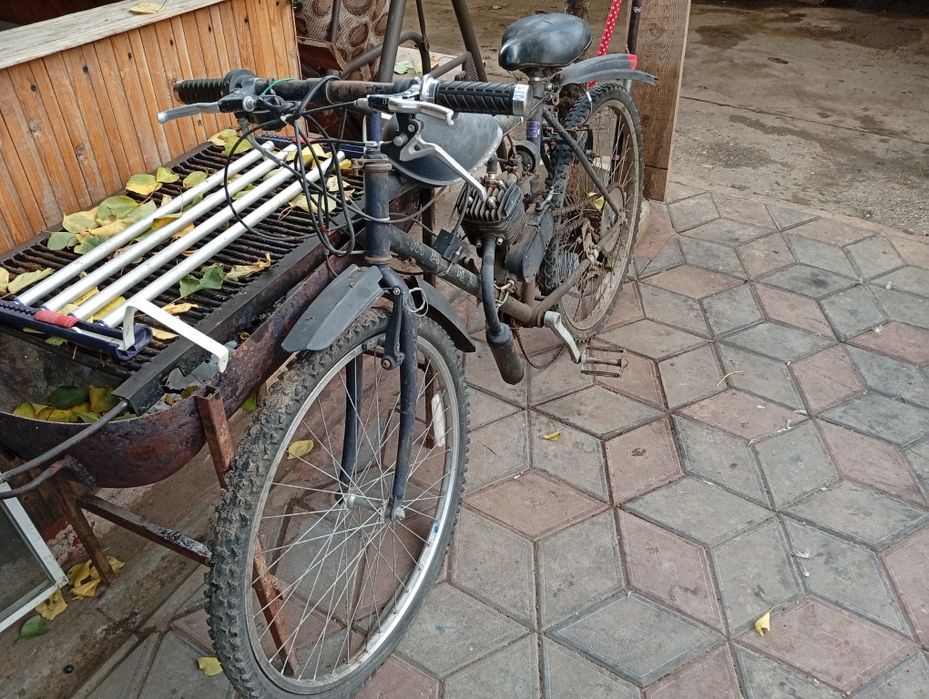 Bicicletă cu motor