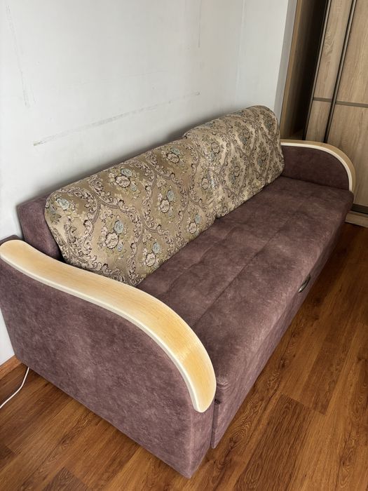 Диван для квартиры в нормальном состоянии