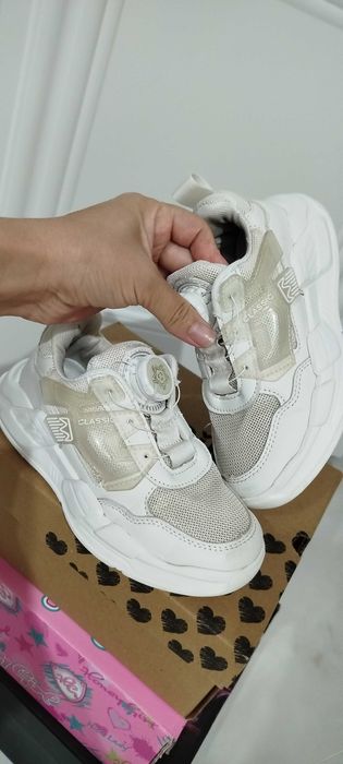 Кроссовки детские.