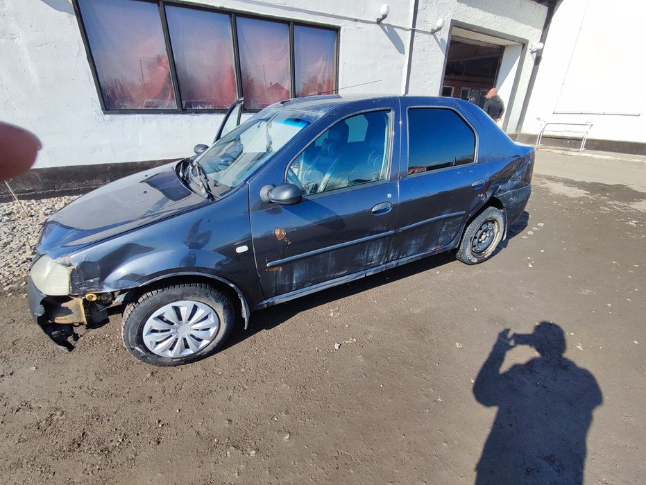 Продаю машину Reno Logan