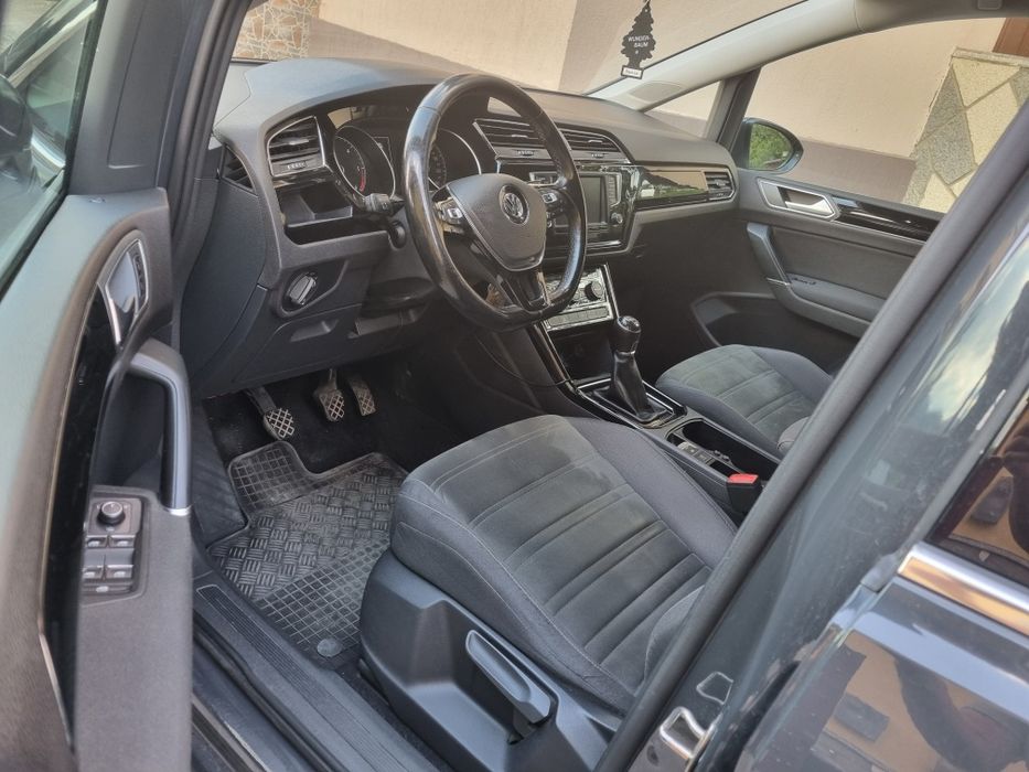 Volkswagen Touran Highline 2.0 TDI 150 CP 2016 – Full LED, Distronic, Webasto, Istoric complet, Fără investiții