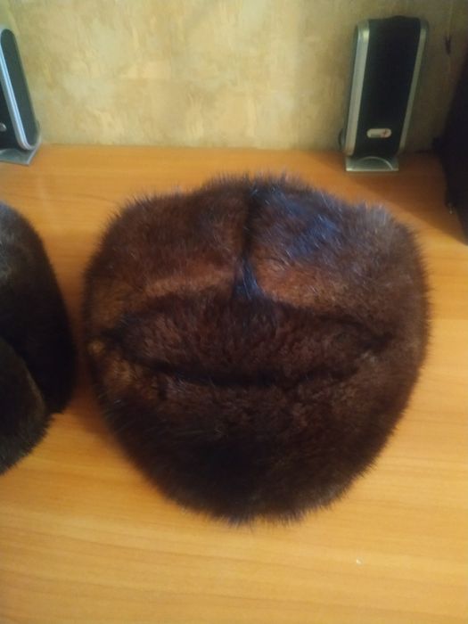 Продаются шапки, в нормальном состоянии.