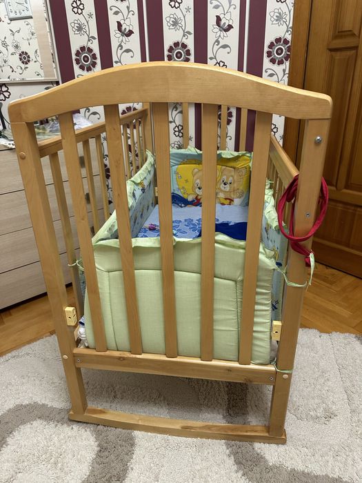 Продам детскую кроватку