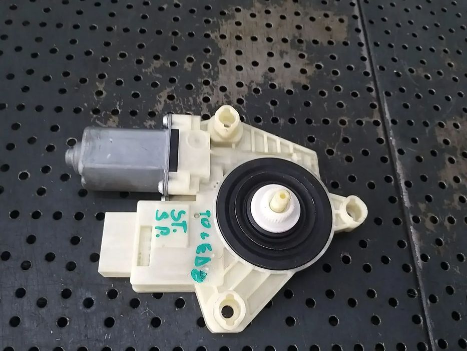 Motoras macara stanga spate seat toledo 4 kg3 5ja959811g