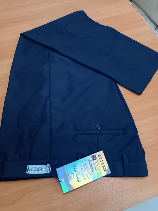 Продам школьные брюки