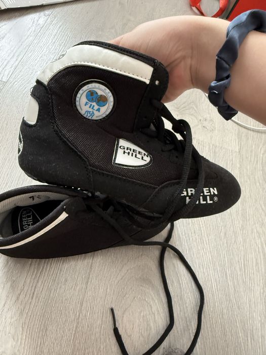 срочно продам обувь для бокса/борьбы