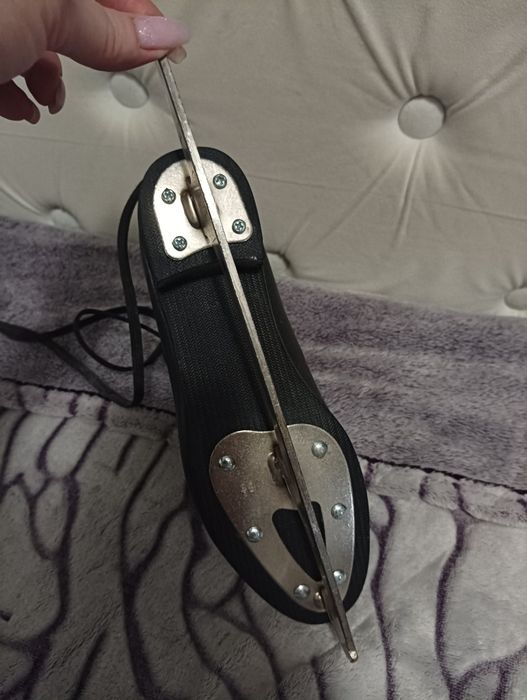 Коньки  кожанные