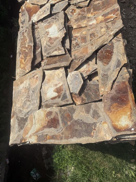 Vând piatra ornamentală de placat