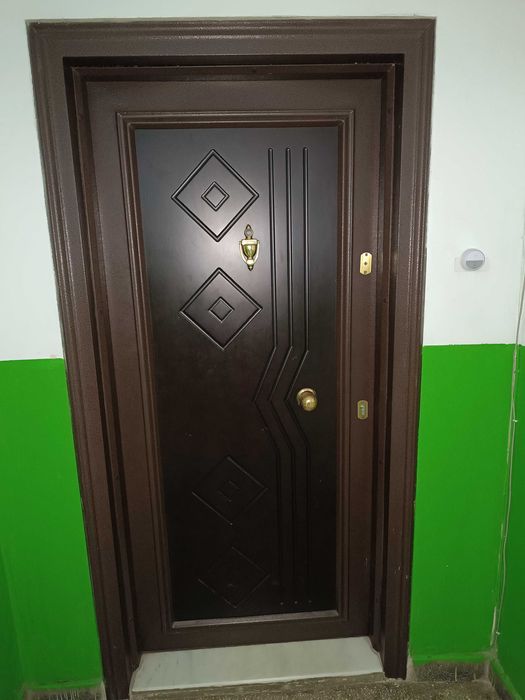 Врата с каса и брави комплект