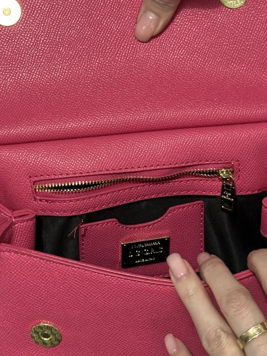 ярко розовая сумочка