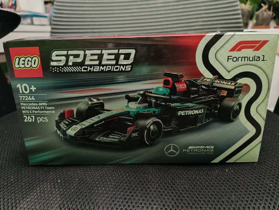 Vând lego AMG Petronas