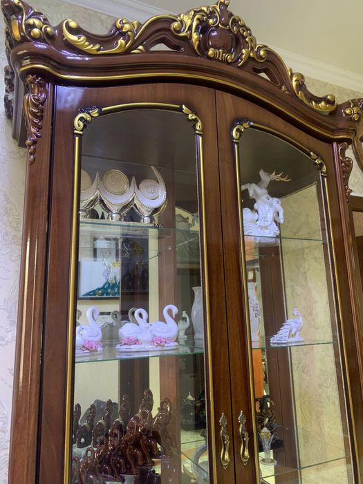 Продаётся сервант, комод