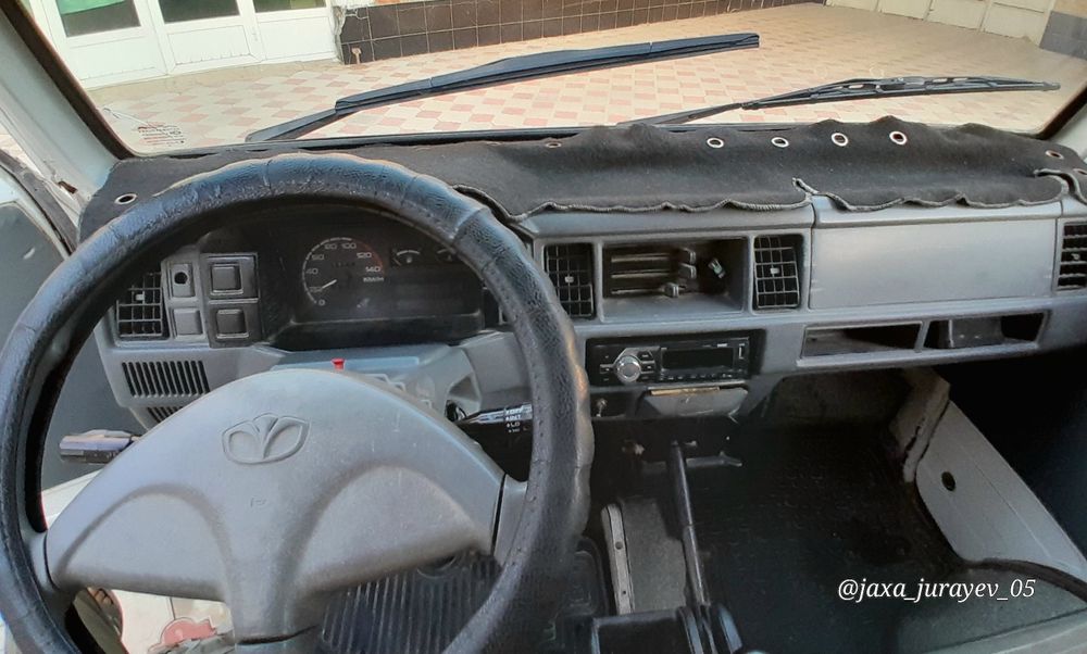 Damas sotiladi..  Metanga