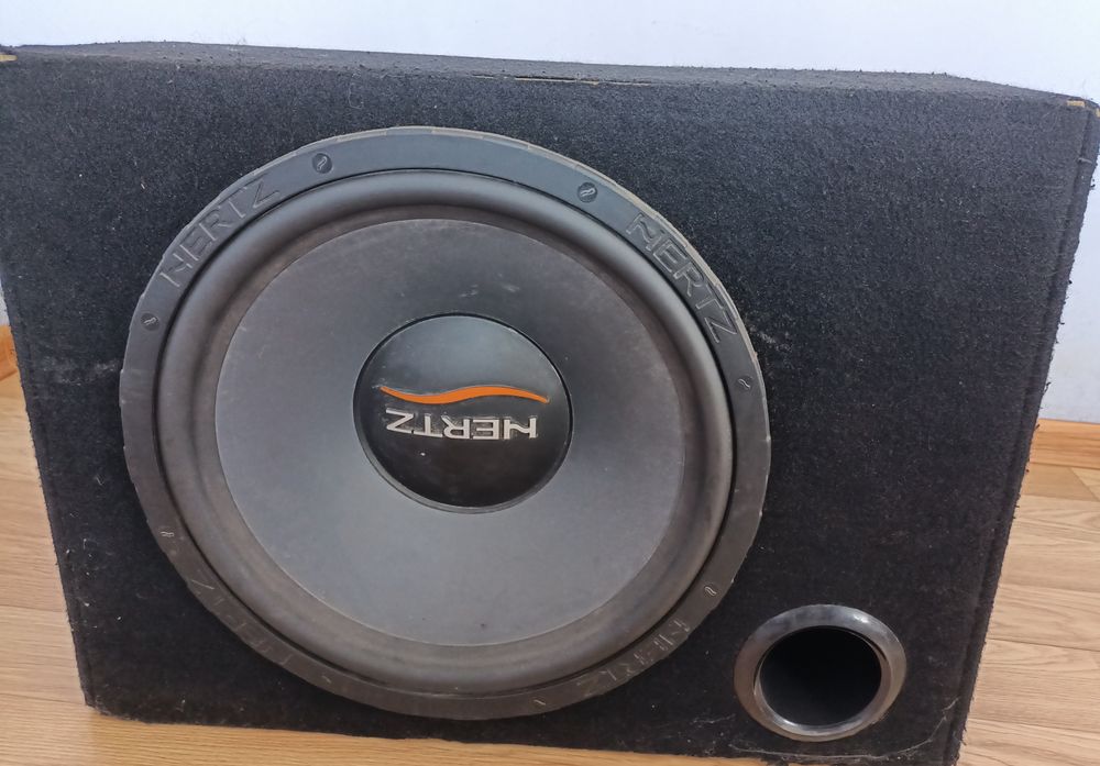 Продам саббуфер.