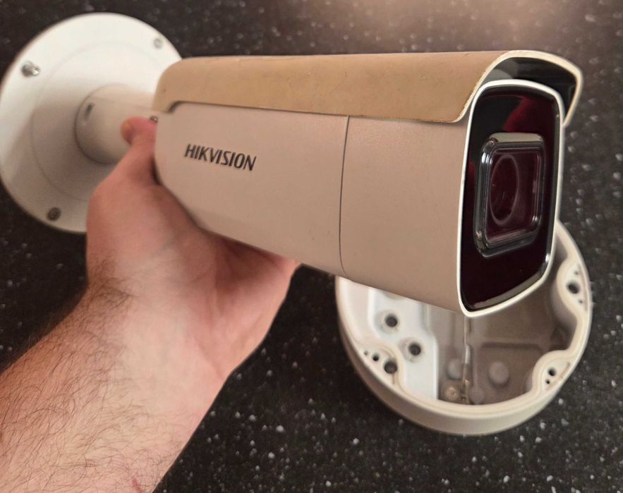 Vând camere IP Hikvision DS-2CD2643G0-IZS cu zoom motorizat