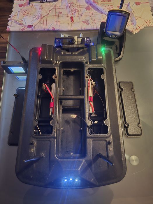 Лодка за захранка Carp Madness