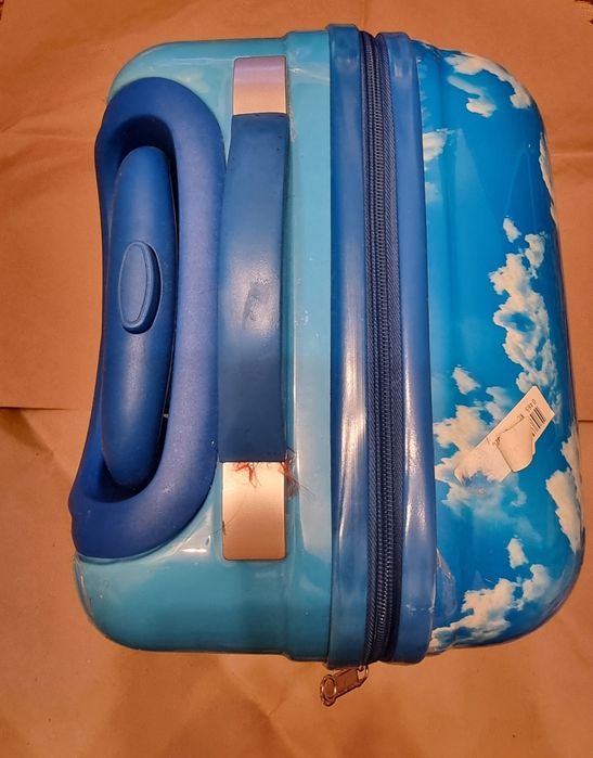 Чемодан детский, размеры указаны в объявлении