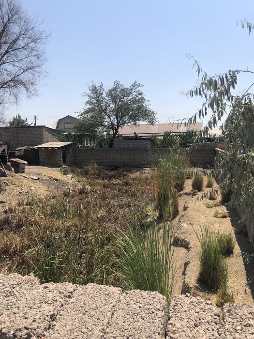 Dachni yer sotiladi 6 sotik piskent burgalik 1  koprikdan kiriladi