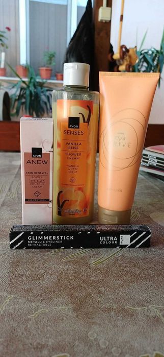 Козметика и бижута на Avon нови