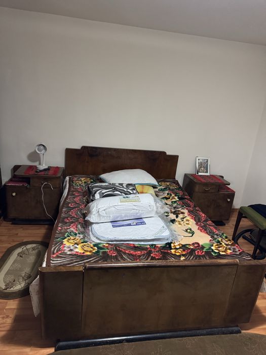 Vand mobila veche lemn masiv