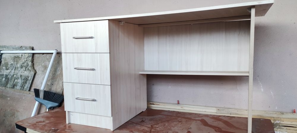 Стол компьютерный