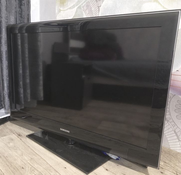 Продам телевизор без интернета за 45000