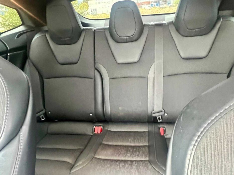 Tesla Model S 75D Limousine