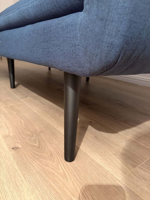 Canapea albastru bleubarin