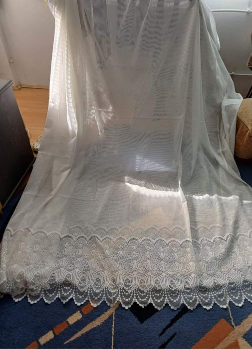 Vând perdea alba