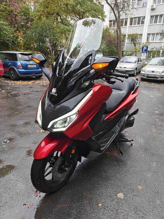 Honda Forza 350 • 2023 • 9841 km • Matte Carnelian Red • Garantie '26