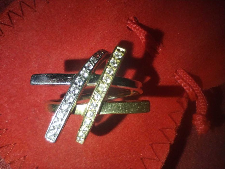 Нестандартен златен пръстен за дами с изискан вкус