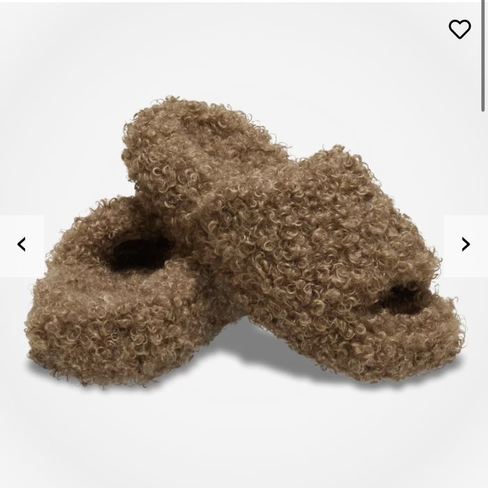 Чехли Crocs.