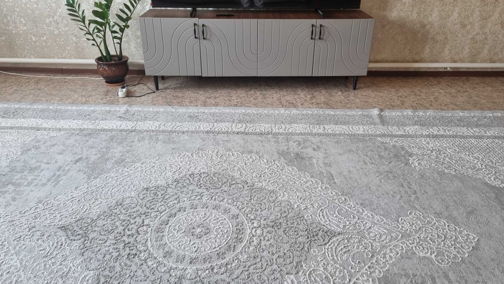 Продам тумбу под телевизор