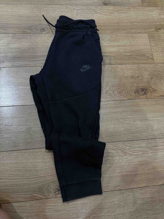 Оригинално детско долнище за момиче Nike Tech Fleece размер 147-158 см