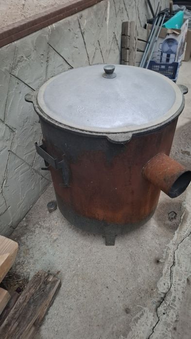Мебель ,казан, стулья,диван
