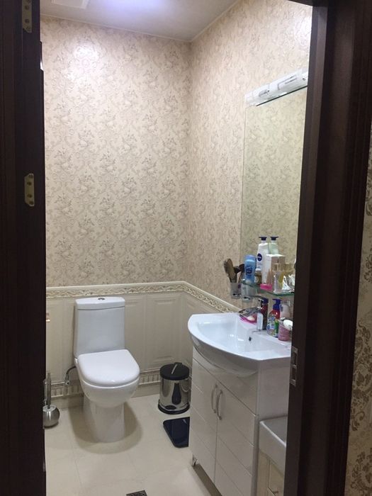 Айбек Банковская ( 1 этаж) 3/1/9 160 кв/м