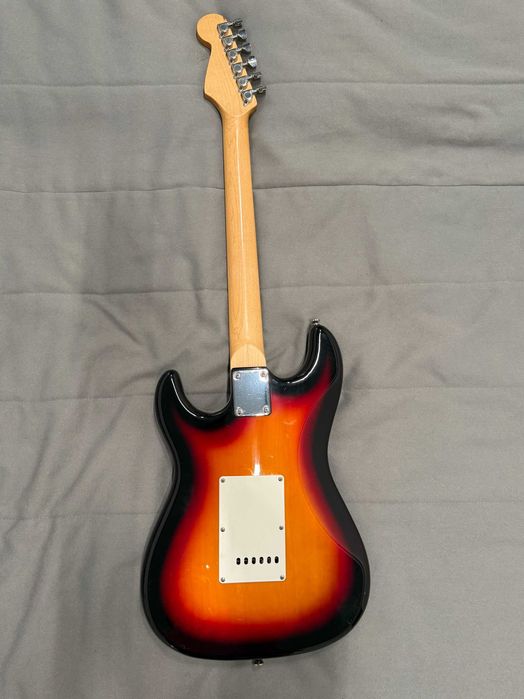 Электрогитара "Rocket" и акустика "Agnetha"