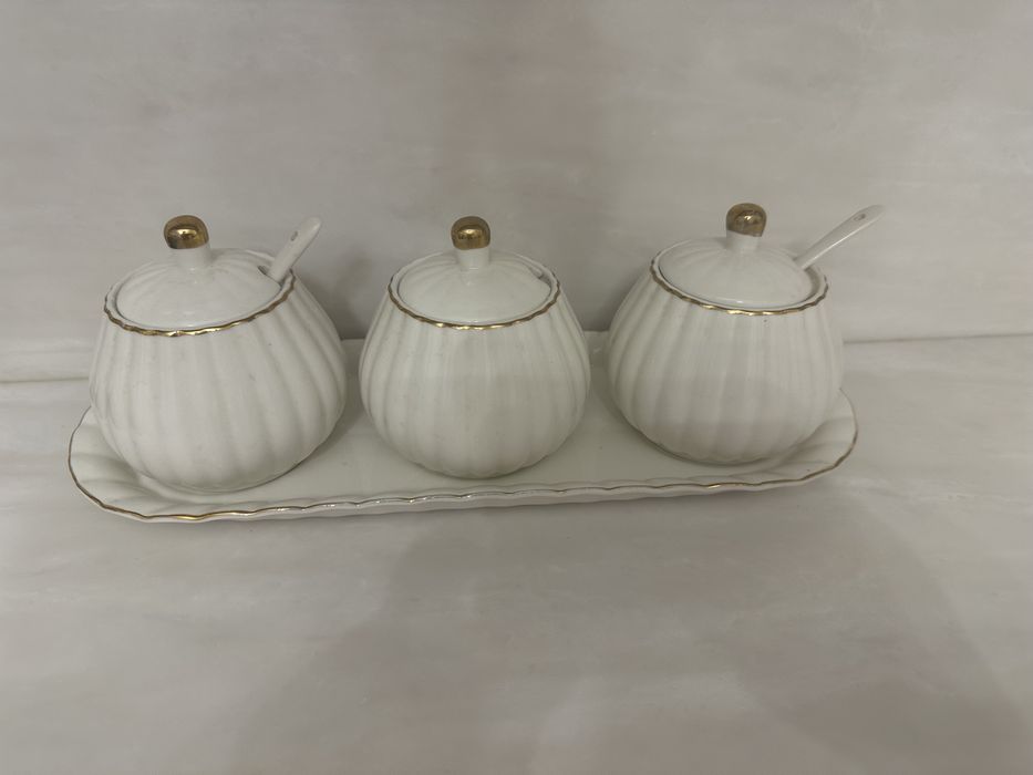 Продам набор банок для сыпучих продуктов