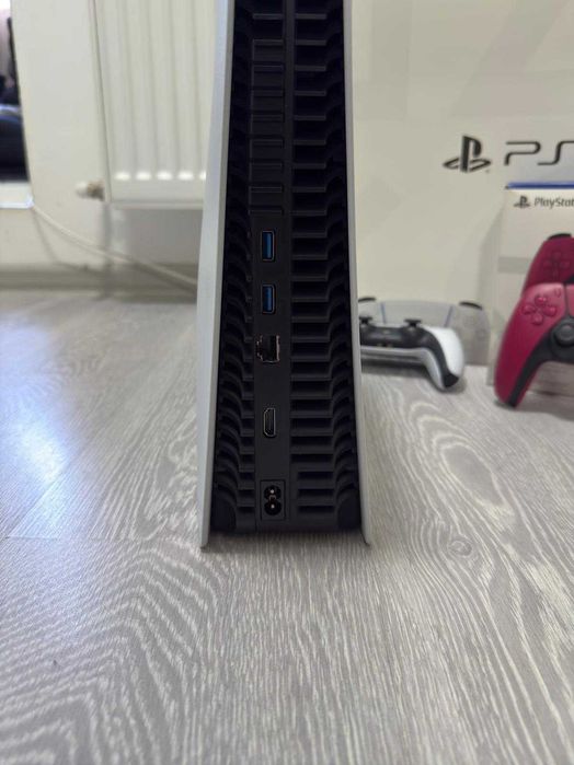 PlayStation 5 PS5 825GB Disc Edition + 2 Controllere (Cosmic Red) + Cutie Originală