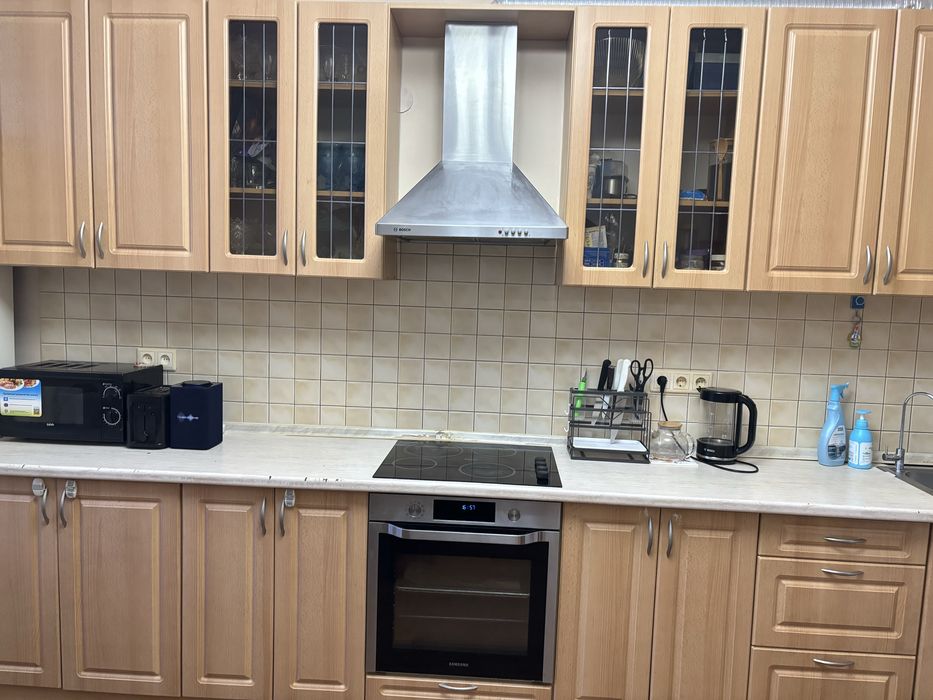 Кухонный гарнитур частично с техникой