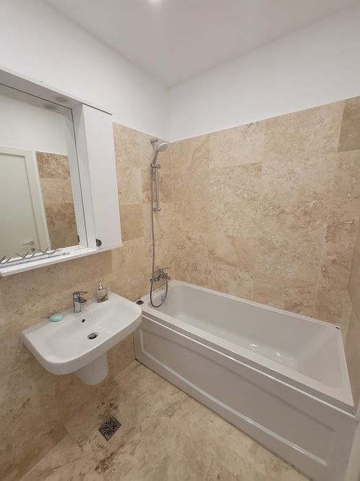 Proprietar inchiriez apartament 2 camere NOU zona Bd. Timisoara