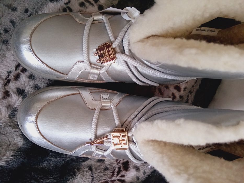 Tommy Hilfiger N37-38  апрески