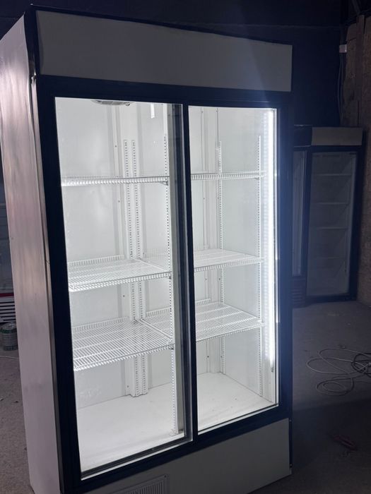 Холодилньик витринный