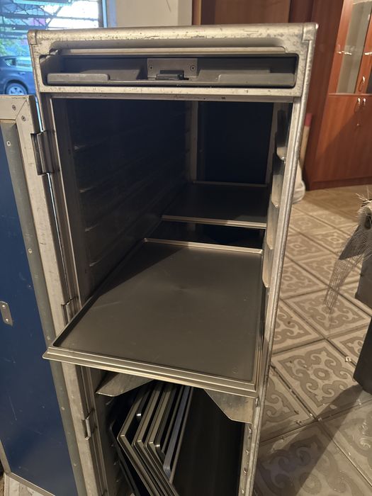 Самолетная тележка для питания